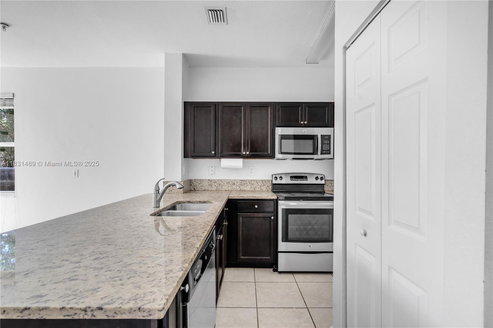 133 SE 28th Ter 11