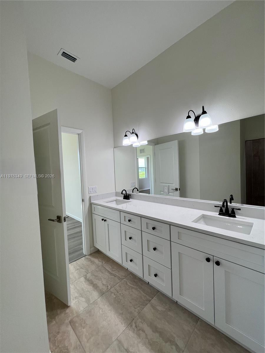 PORT LABELLE - Residential Lease