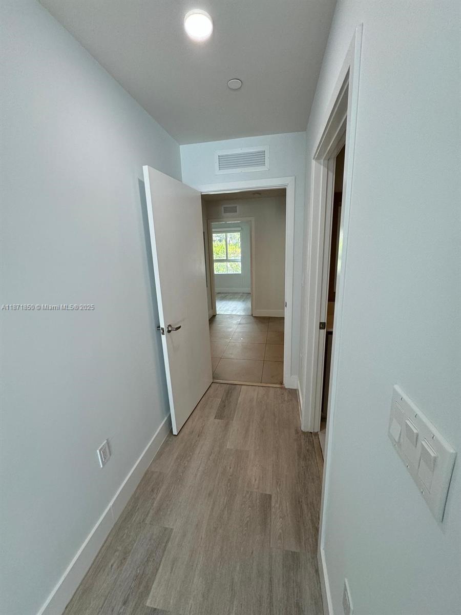 2555 NE 193rd St 2106