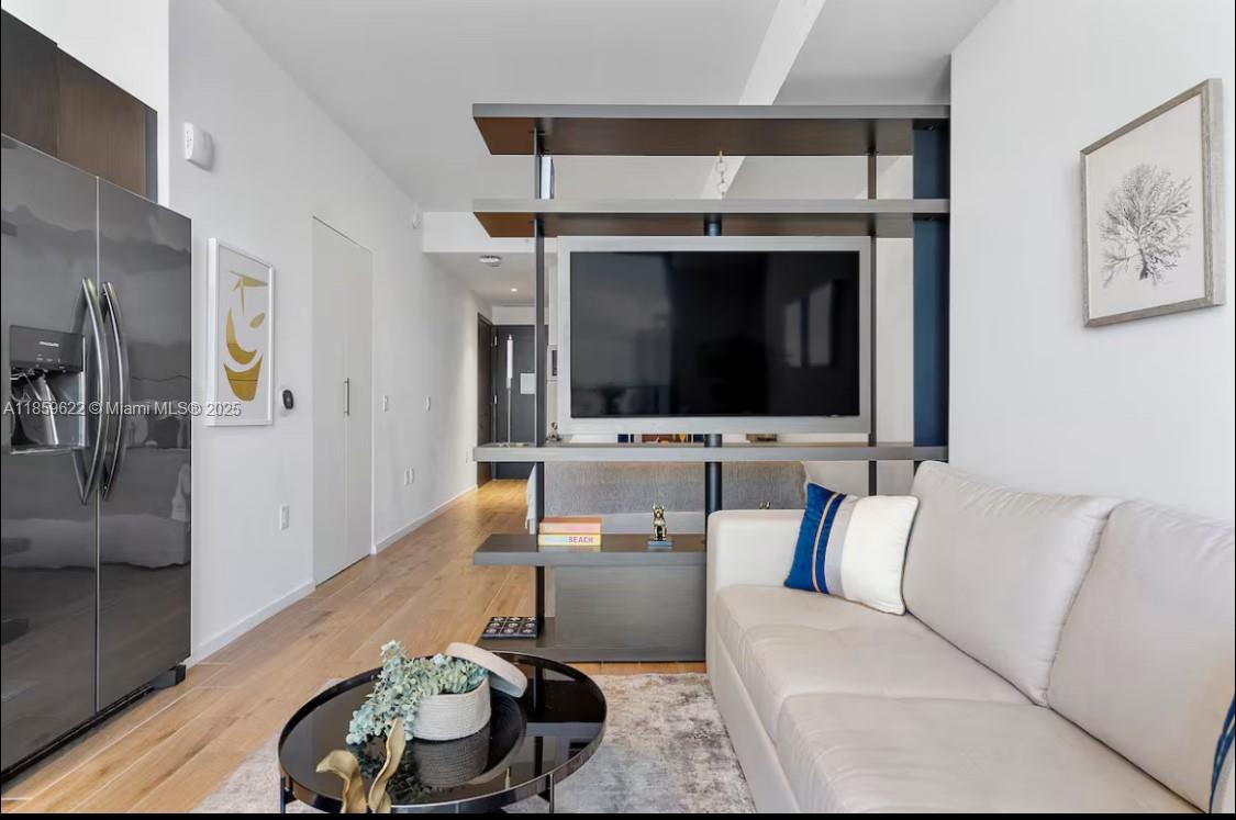 398 NE 5th St 4004