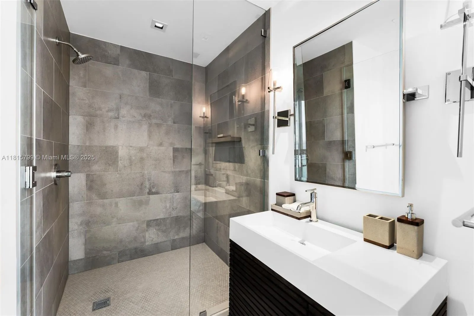 Miami, Florida 33137, United States, 4 Bedrooms Bedrooms, ,5 BathroomsBathrooms,Residential,Active,144641