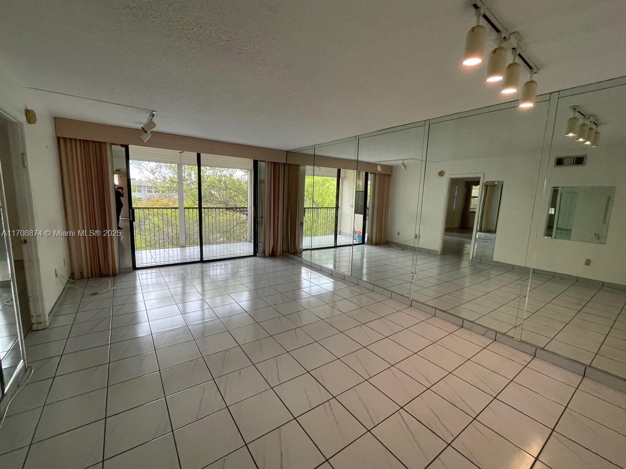 6800 Cypress Rd 511