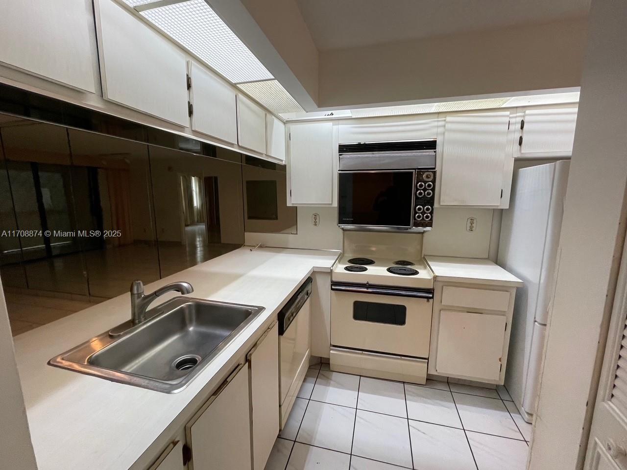 6800 Cypress Rd 511