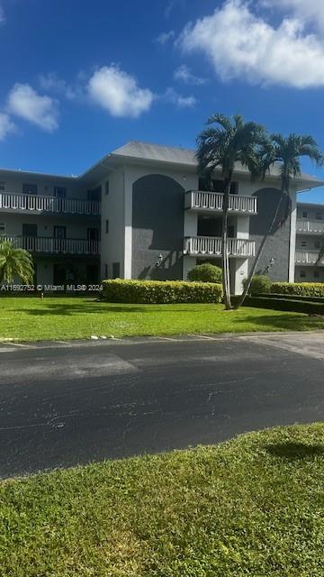 HILLCREST COUNTRY CLUB AP - Residential