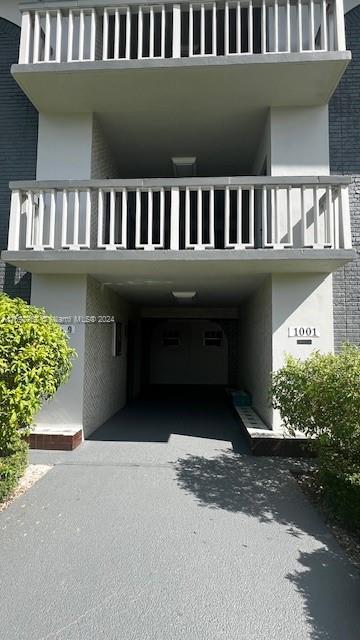 HILLCREST COUNTRY CLUB AP - Residential