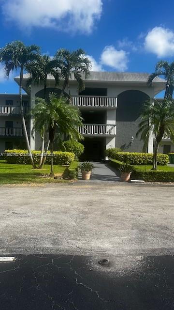 HILLCREST COUNTRY CLUB AP - Residential