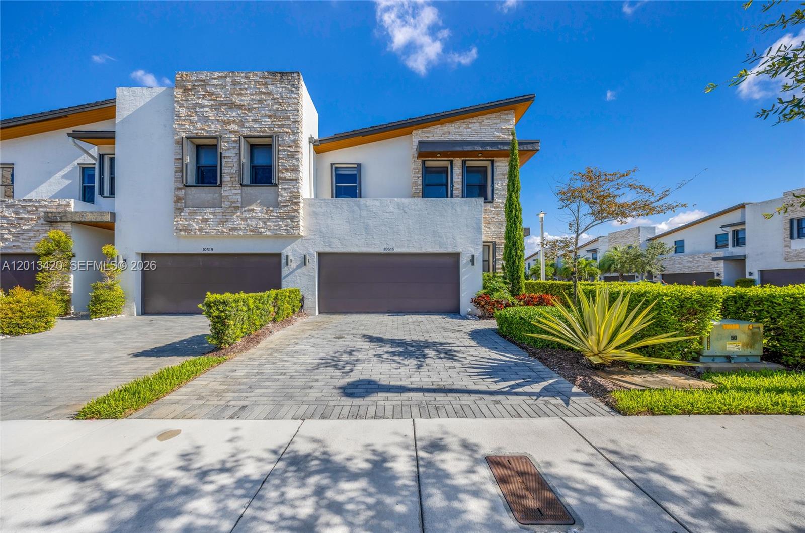 GRAND BAY SOUTH TOWNHOMES - Residential Lease