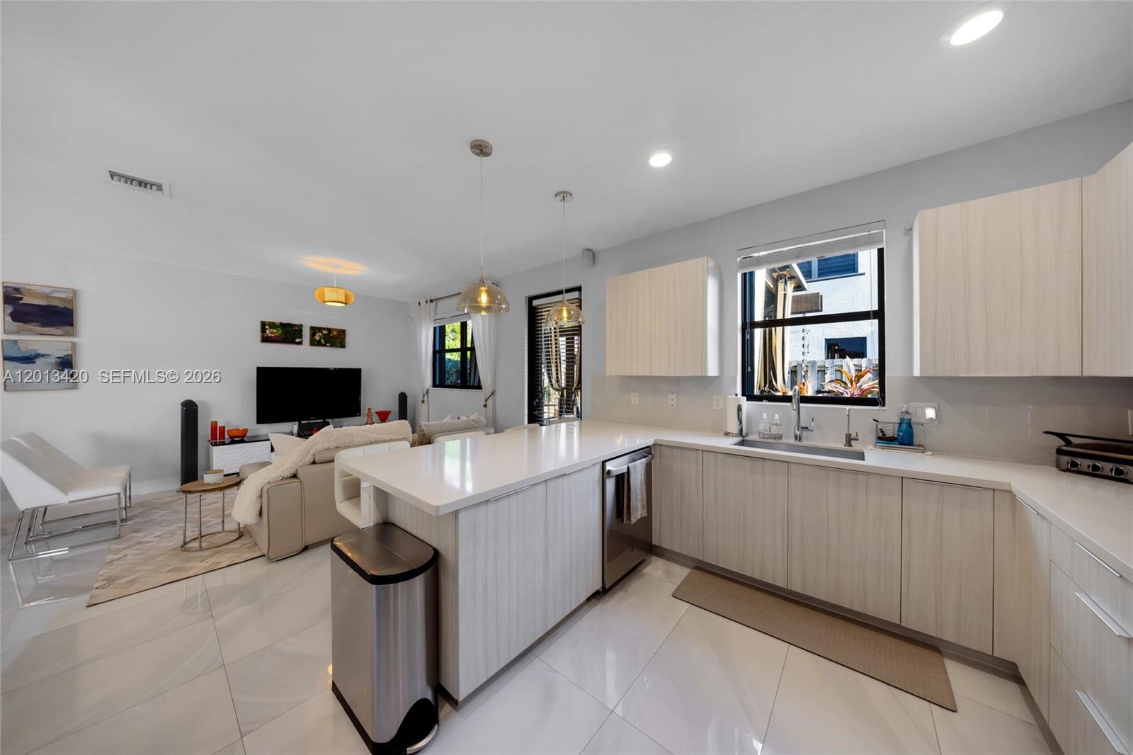 GRAND BAY SOUTH TOWNHOMES - Residential Lease