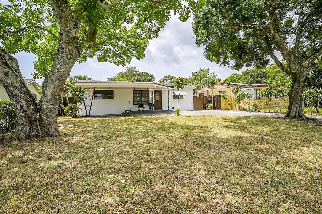 Photo of 2748 SW 8th St, Fort Lauderdale, FL 33312 (MLS # A11575294)