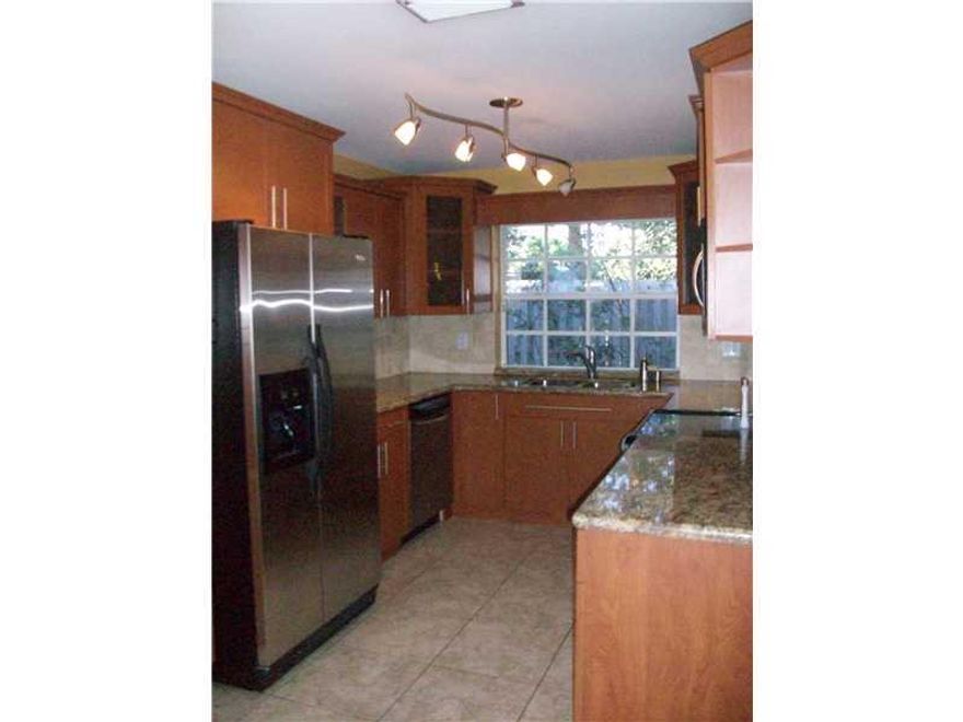 Stunning townhouse! IMMACULATE & UPGRADED. 2 bdrm + LOFT/2 bathrm (1/1 downstairs) fenced backyard, updated kitchen w/wood cabinets, granite countertops & stainless steel appliances, spacious living areas, full size washer/dryer, storage room,  Small pets  allowed. Steps to community pool, schools, shopping & Town Center.