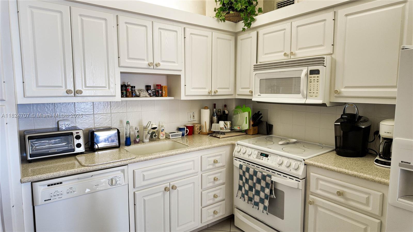 HEMISPHERES CONDO - Residential Lease