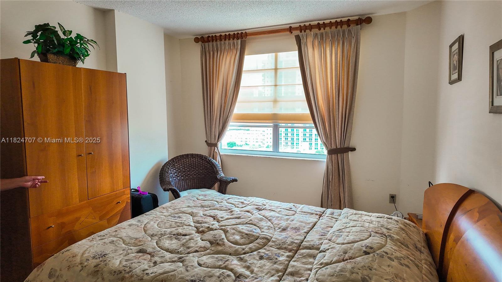 HEMISPHERES CONDO - Residential Lease