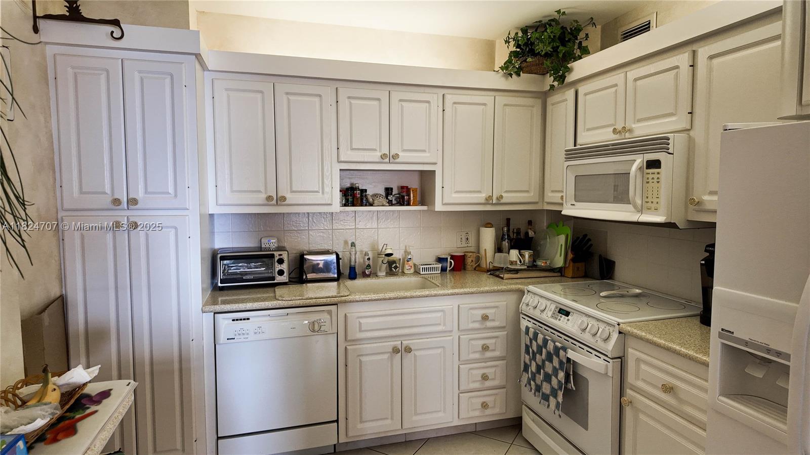 HEMISPHERES CONDO - Residential Lease