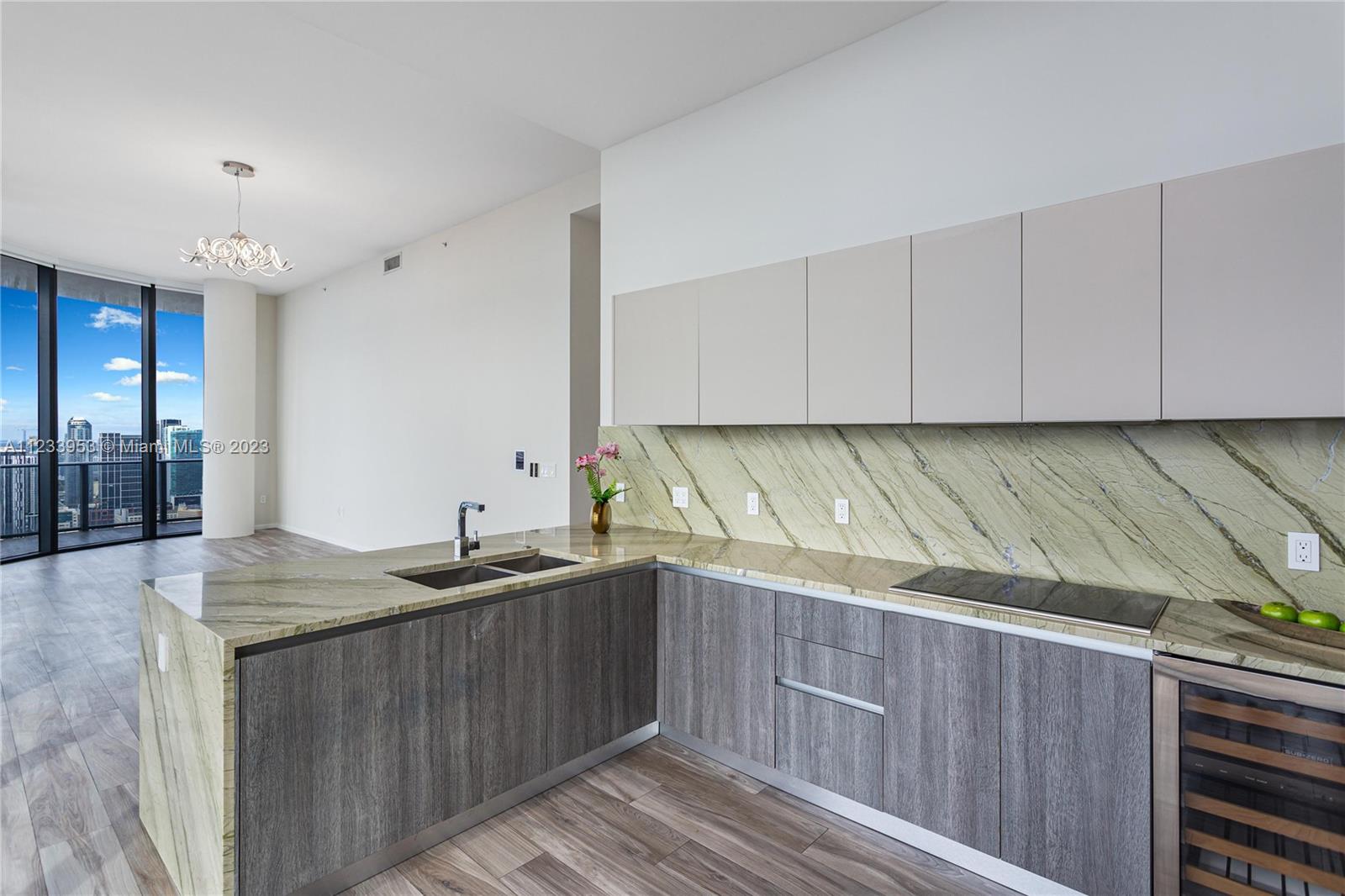 801 SMA RESIDENCES CONDO - Residential