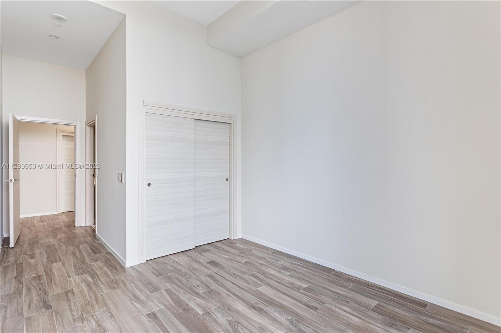 801 SMA RESIDENCES CONDO - Residential