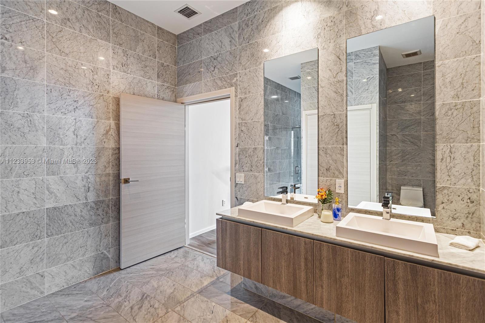 801 SMA RESIDENCES CONDO - Residential