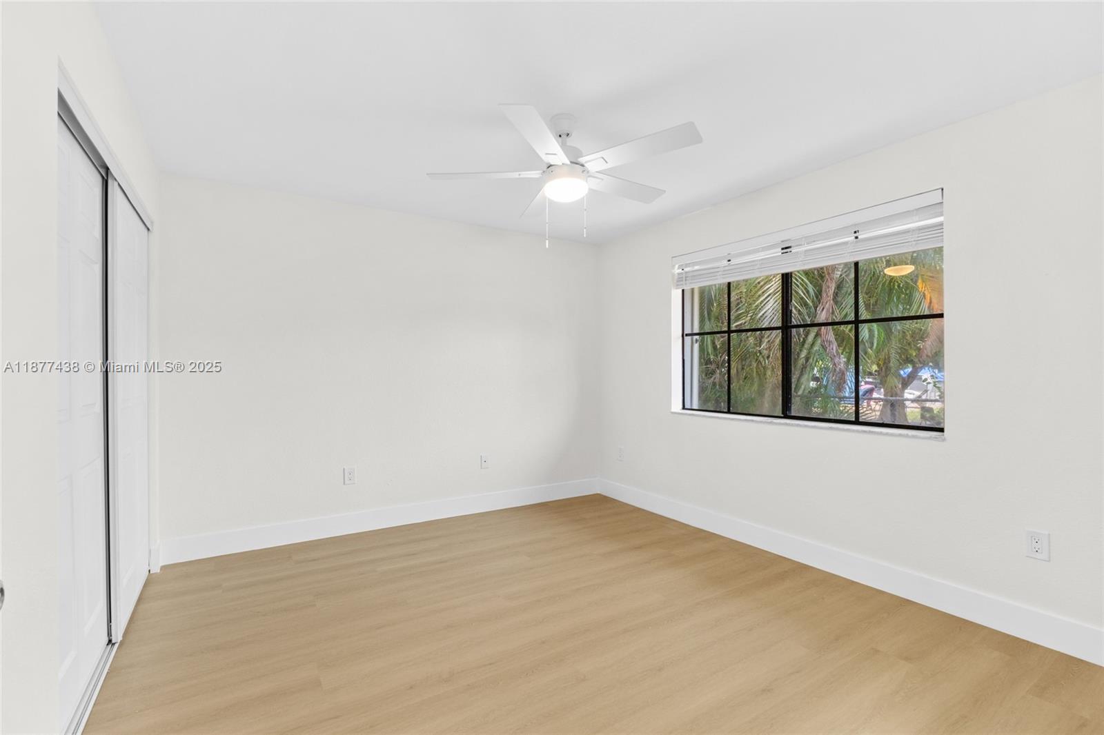 HOLLYWOOD ACRES - Residential Lease