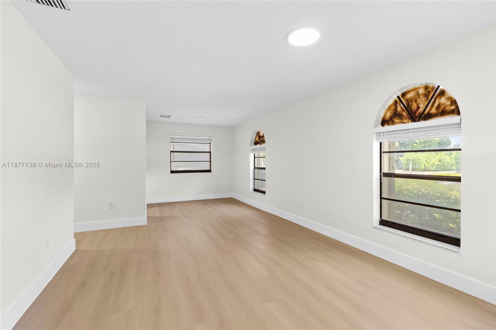 HOLLYWOOD ACRES - Residential Lease