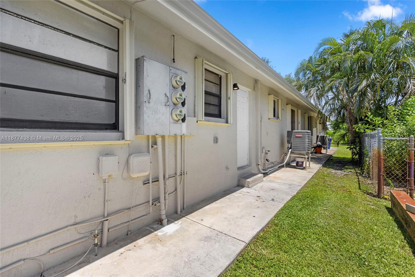 HOLLYWOOD ACRES - Residential Lease