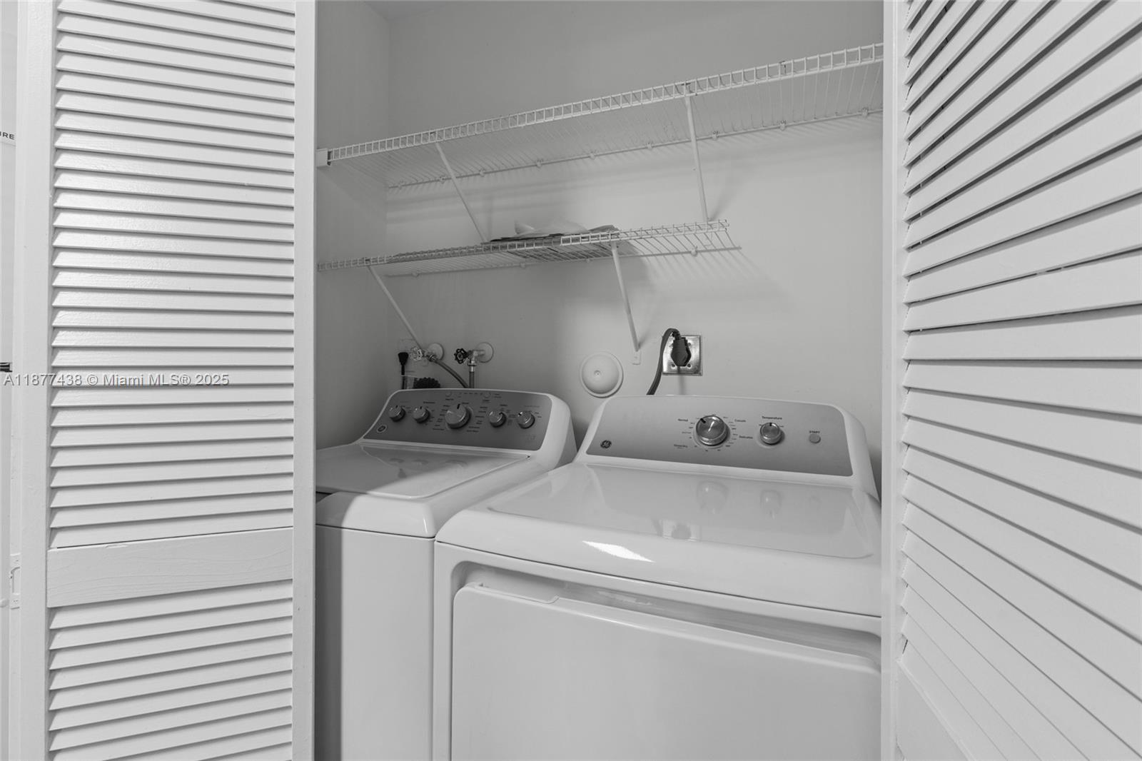 HOLLYWOOD ACRES - Residential Lease