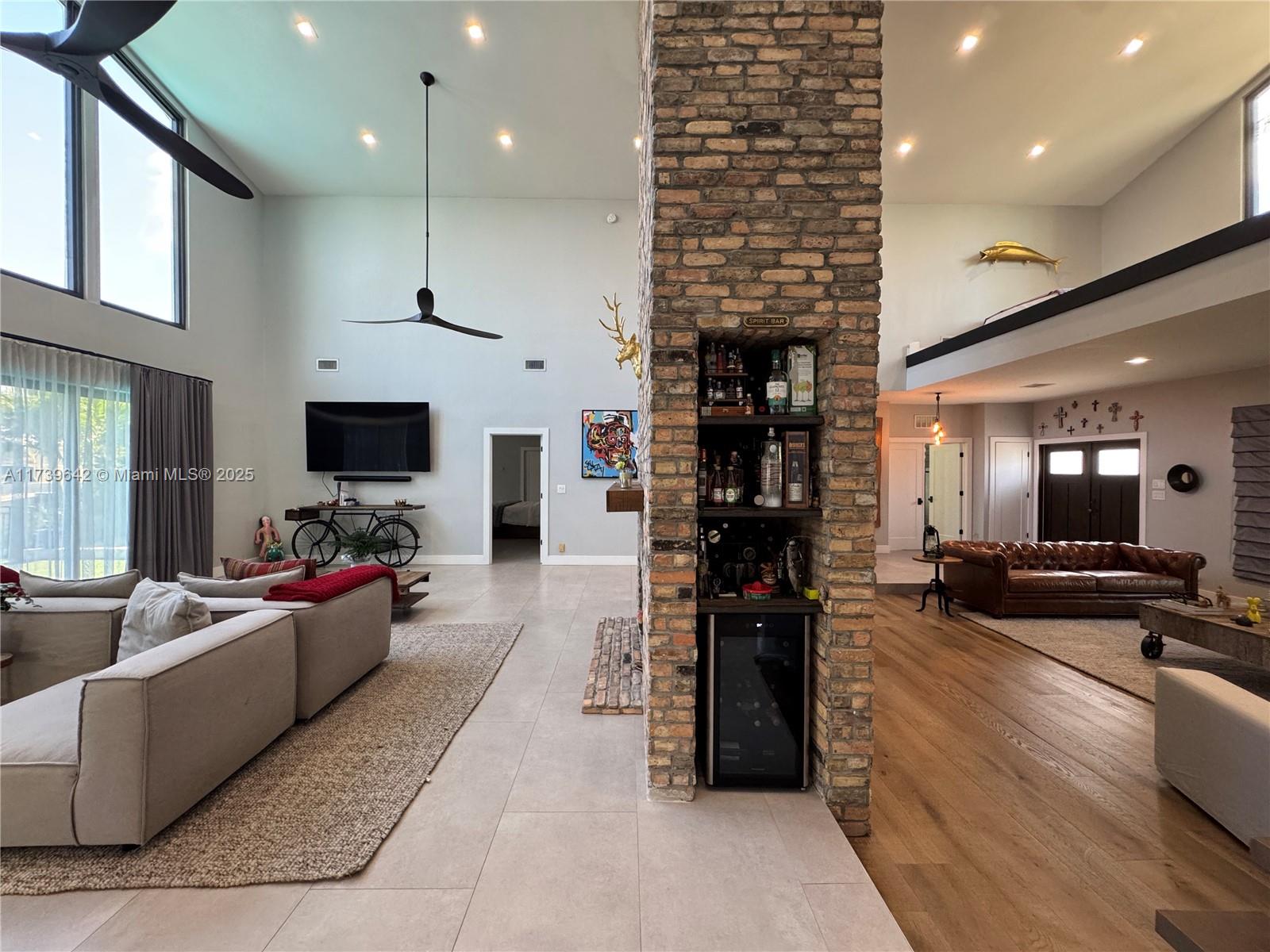 VENETIAN ISLES 2ND SEC - Residential