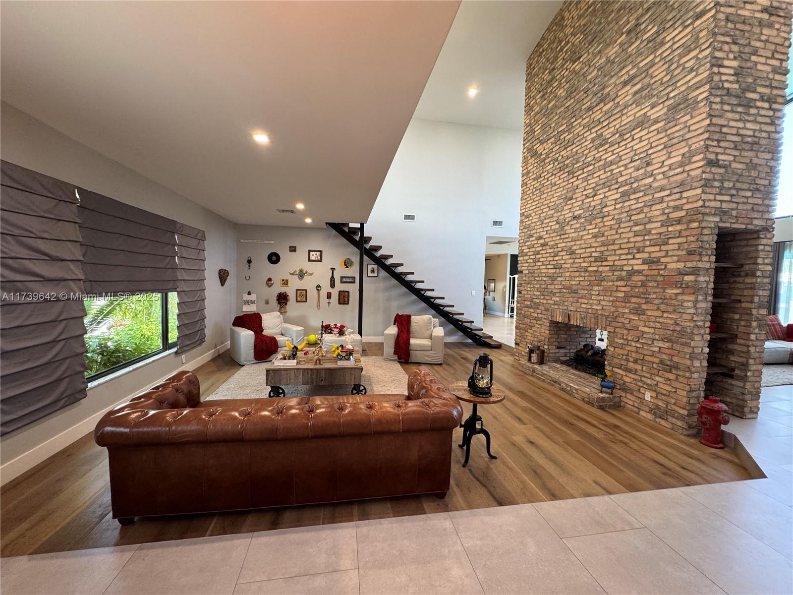 VENETIAN ISLES 2ND SEC - Residential