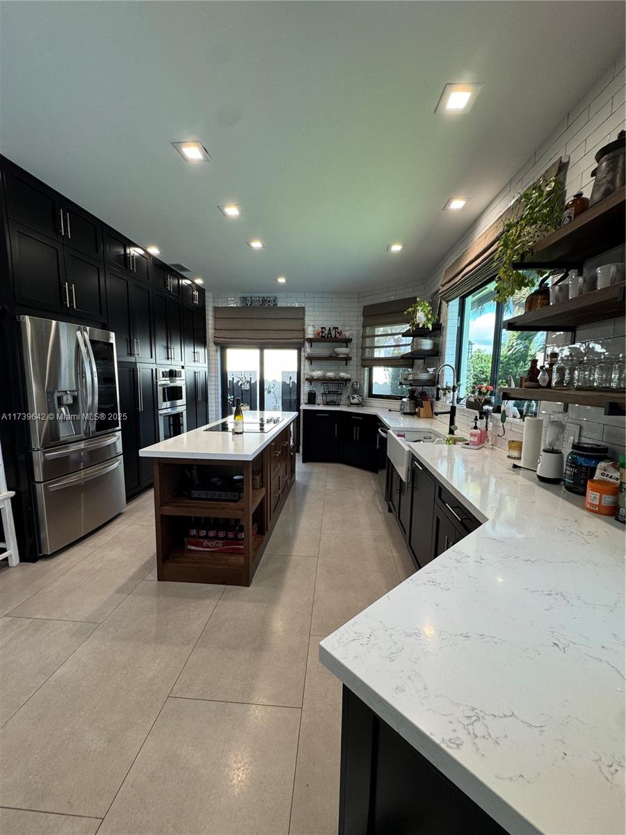 VENETIAN ISLES 2ND SEC - Residential