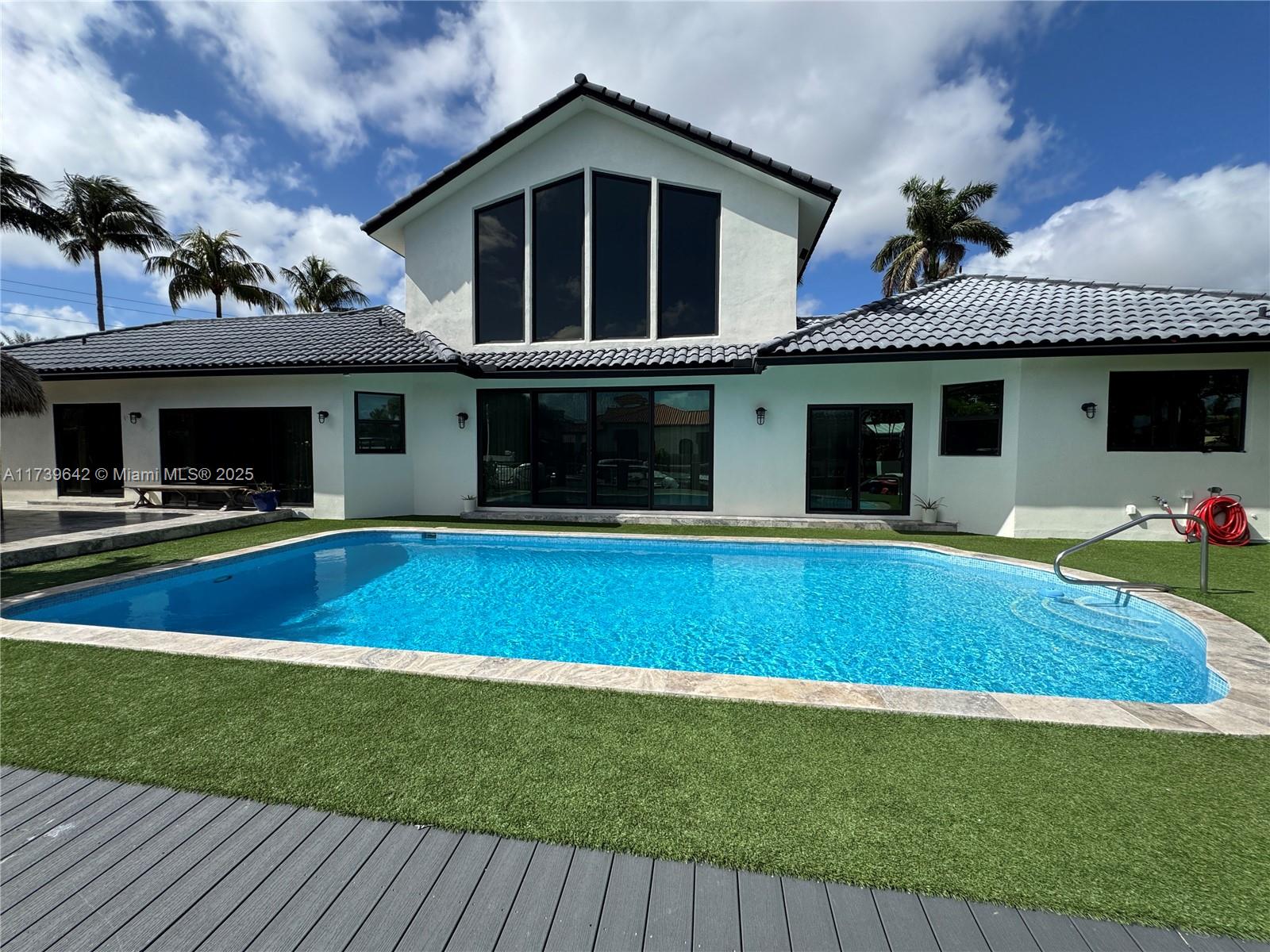 VENETIAN ISLES 2ND SEC - Residential
