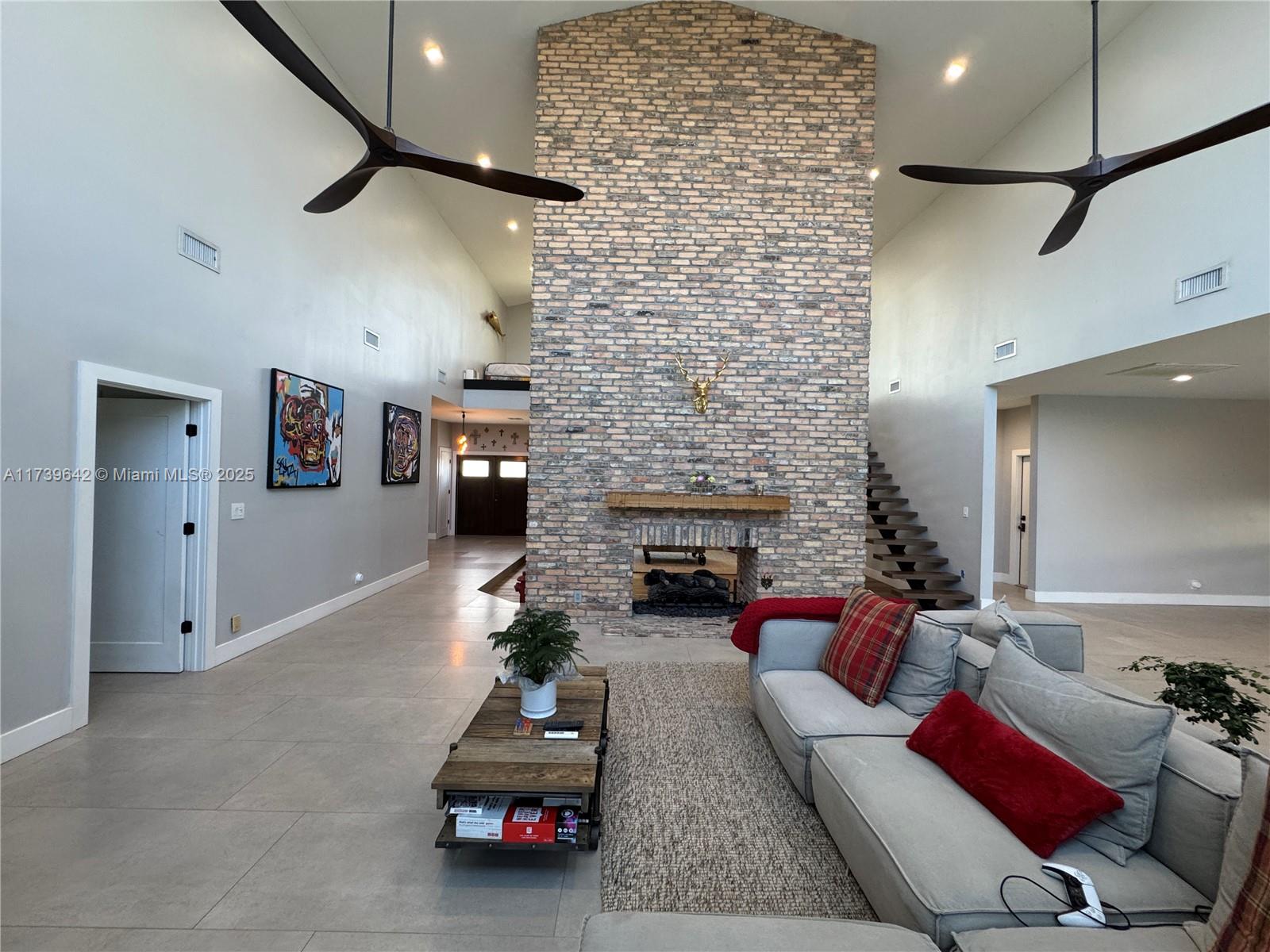 VENETIAN ISLES 2ND SEC - Residential