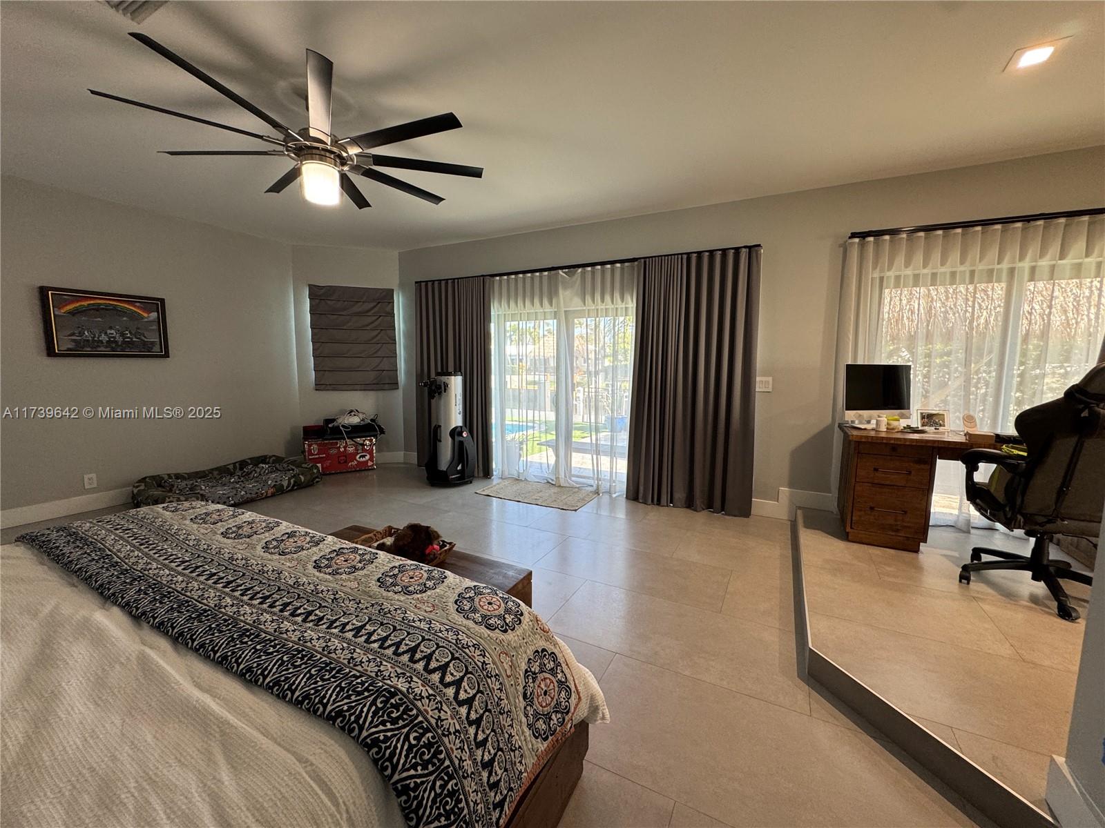 VENETIAN ISLES 2ND SEC - Residential