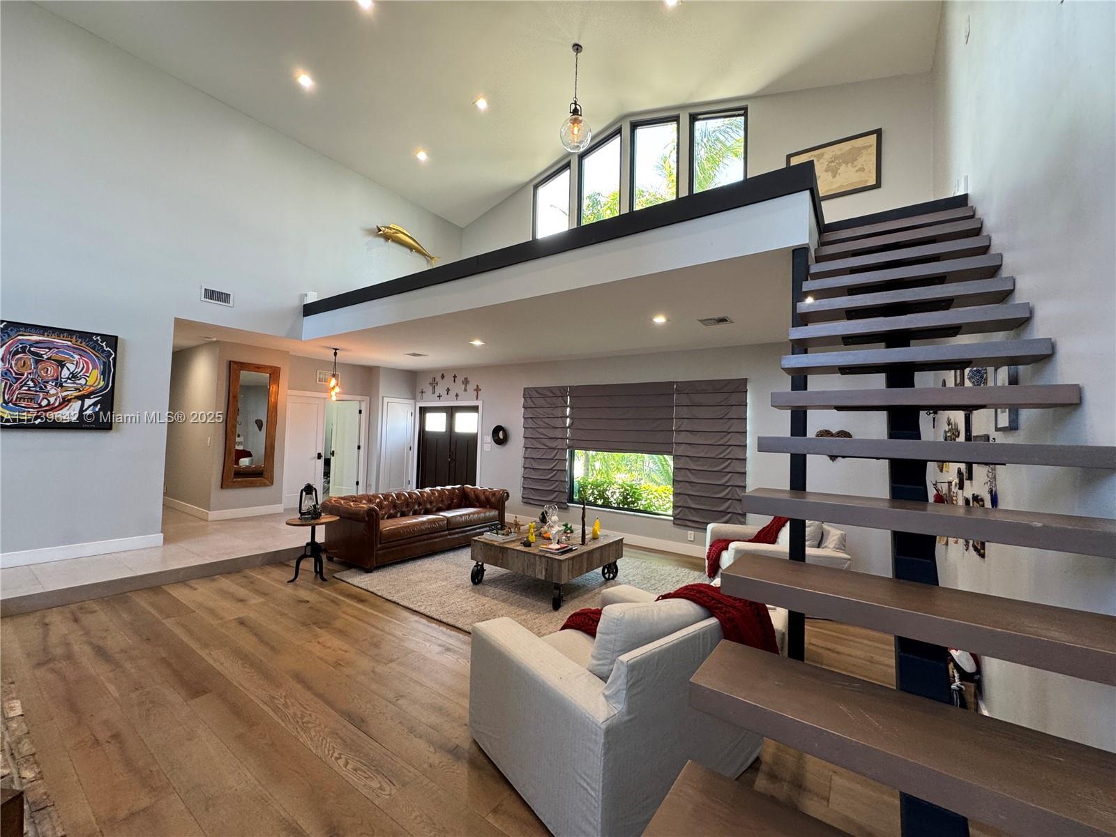 VENETIAN ISLES 2ND SEC - Residential