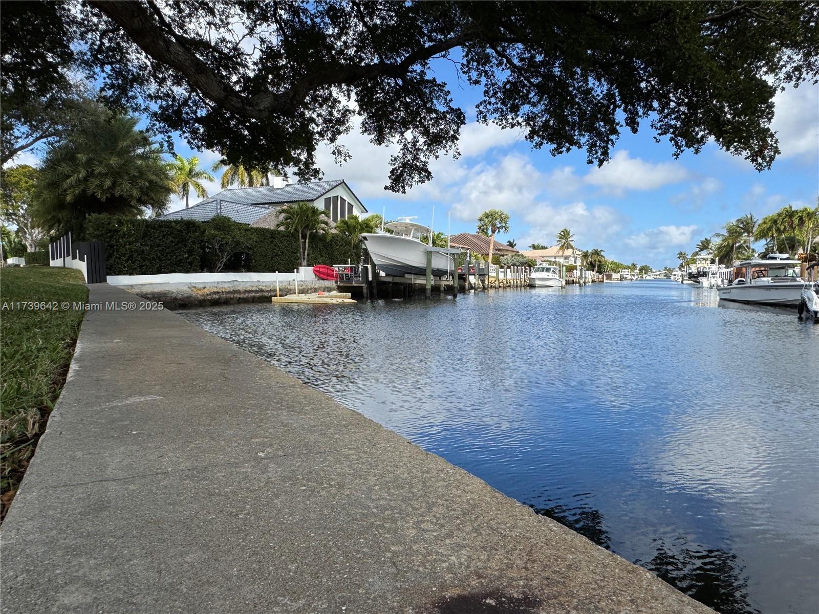 VENETIAN ISLES 2ND SEC - Residential