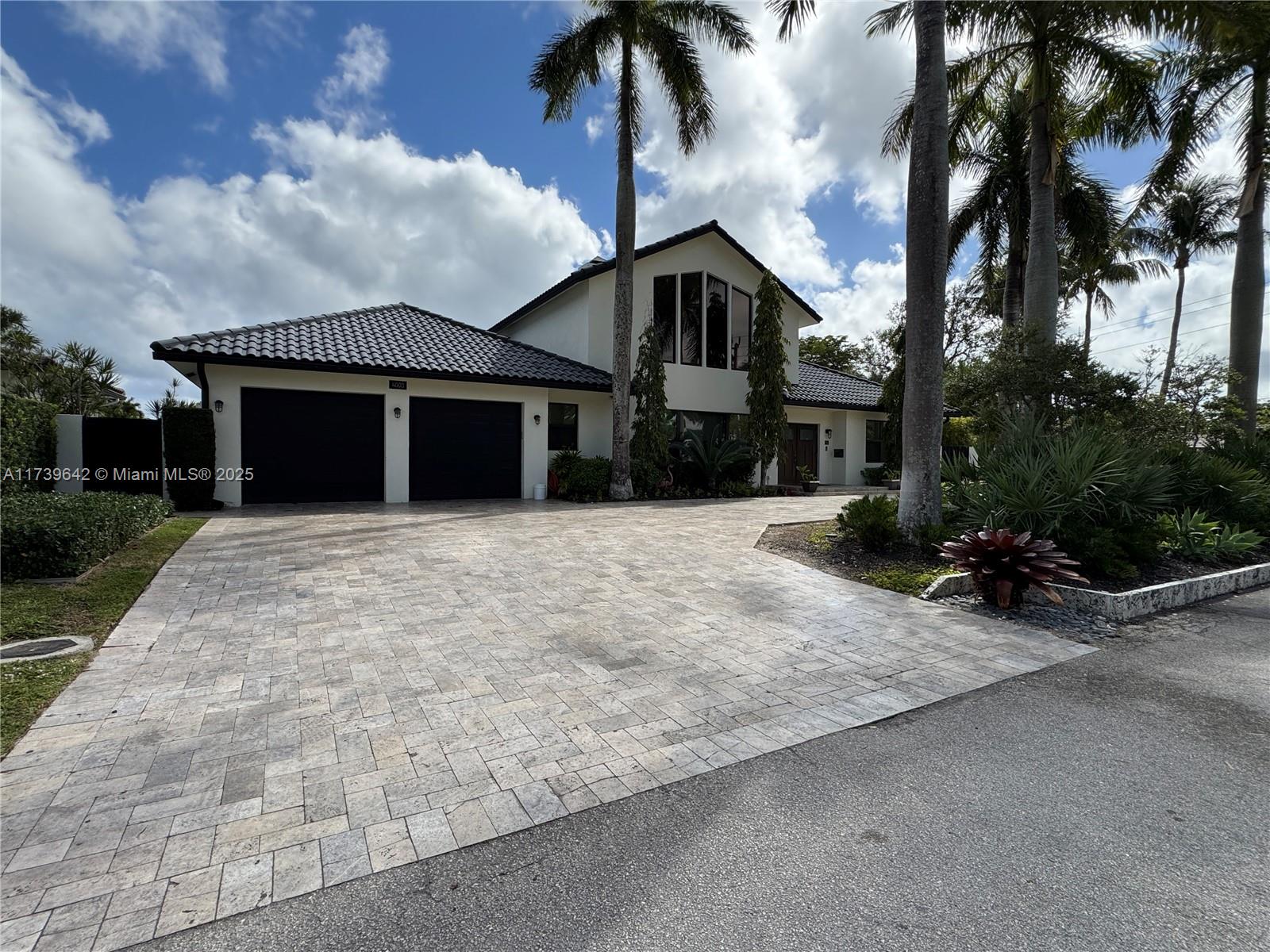 VENETIAN ISLES 2ND SEC - Residential