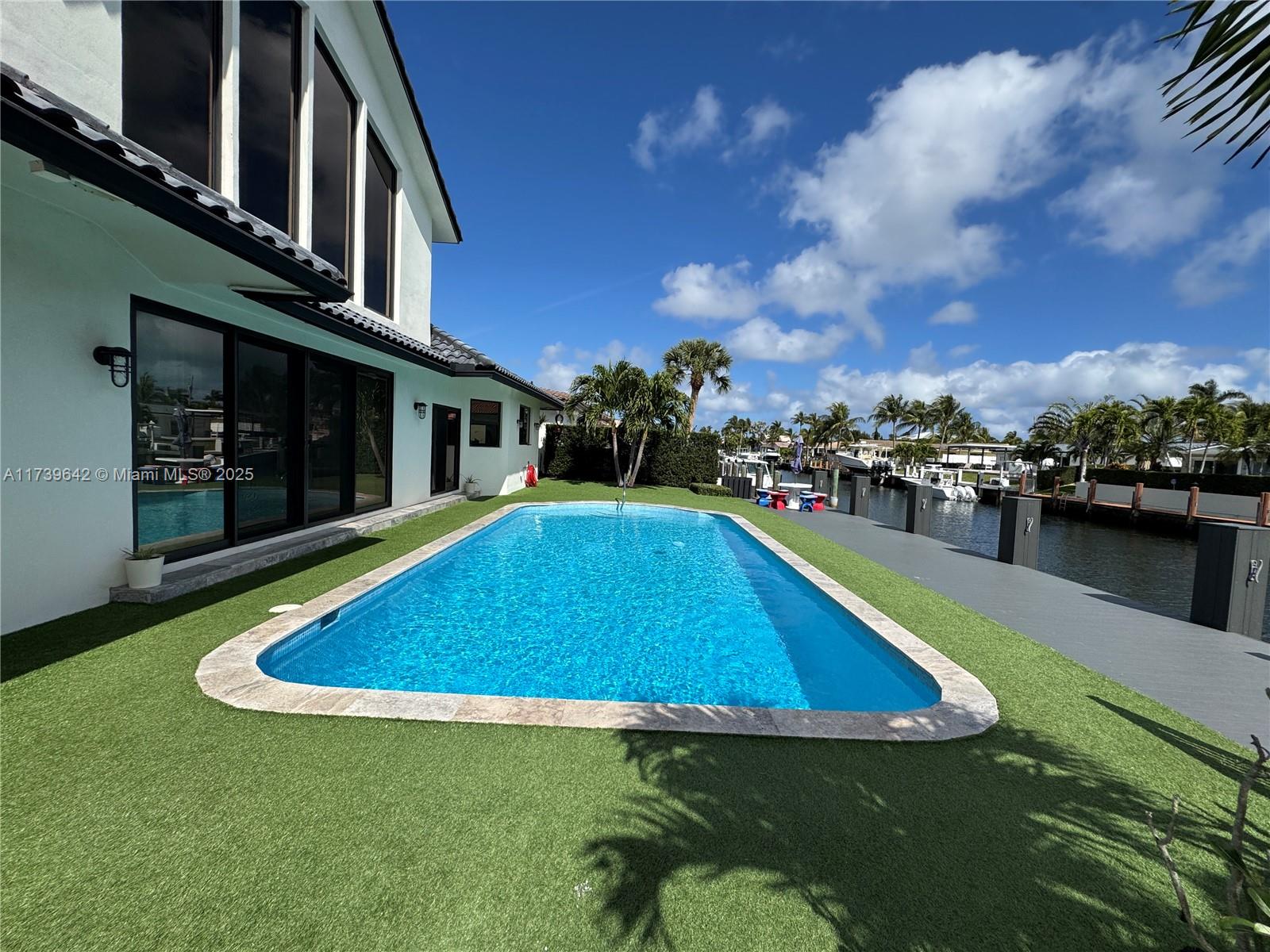 VENETIAN ISLES 2ND SEC - Residential