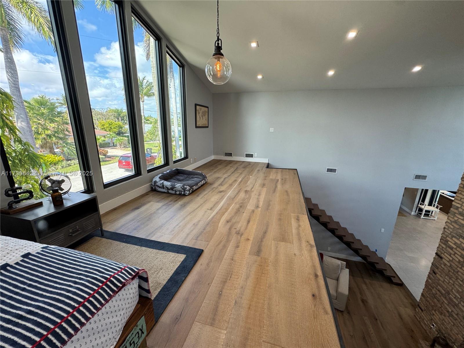 VENETIAN ISLES 2ND SEC - Residential