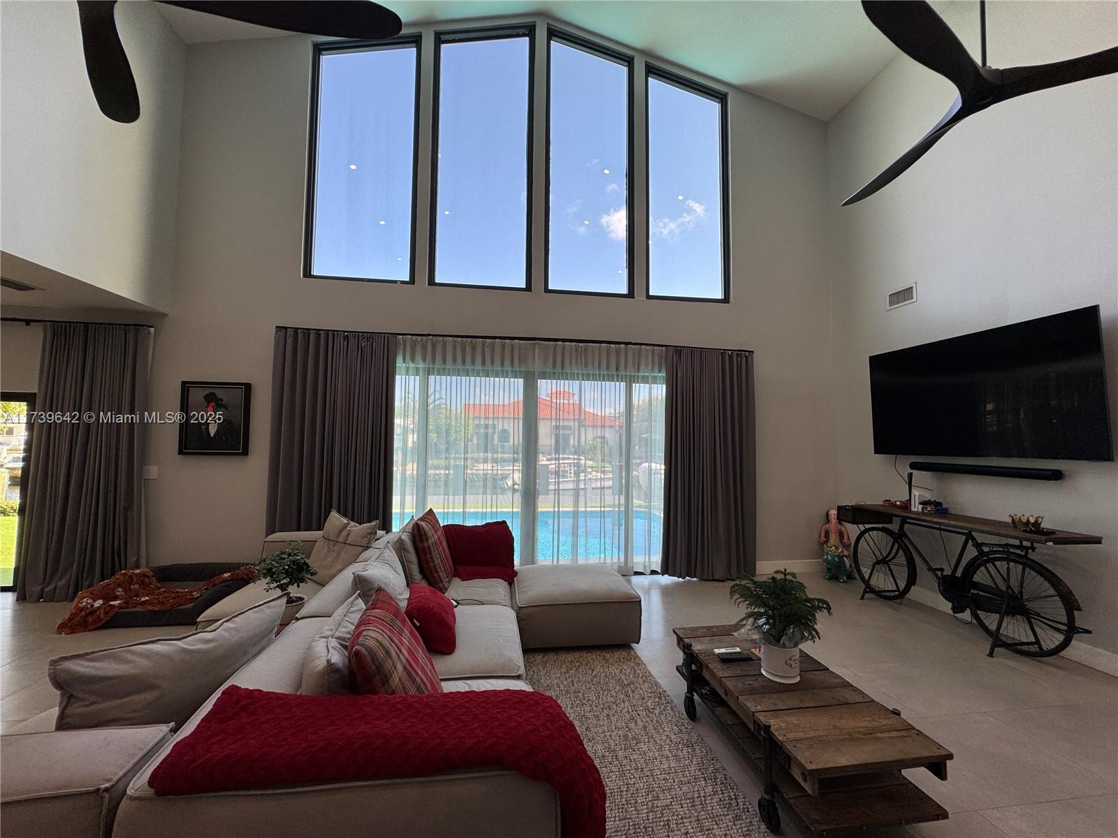 VENETIAN ISLES 2ND SEC - Residential