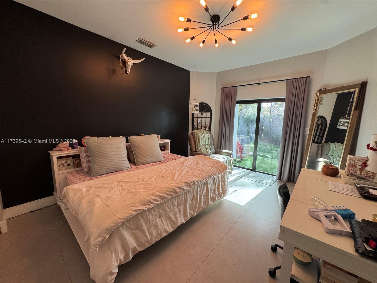 VENETIAN ISLES 2ND SEC - Residential