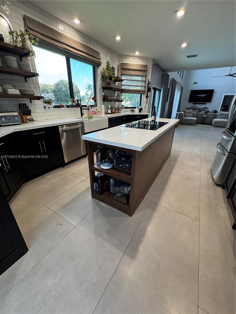 VENETIAN ISLES 2ND SEC - Residential