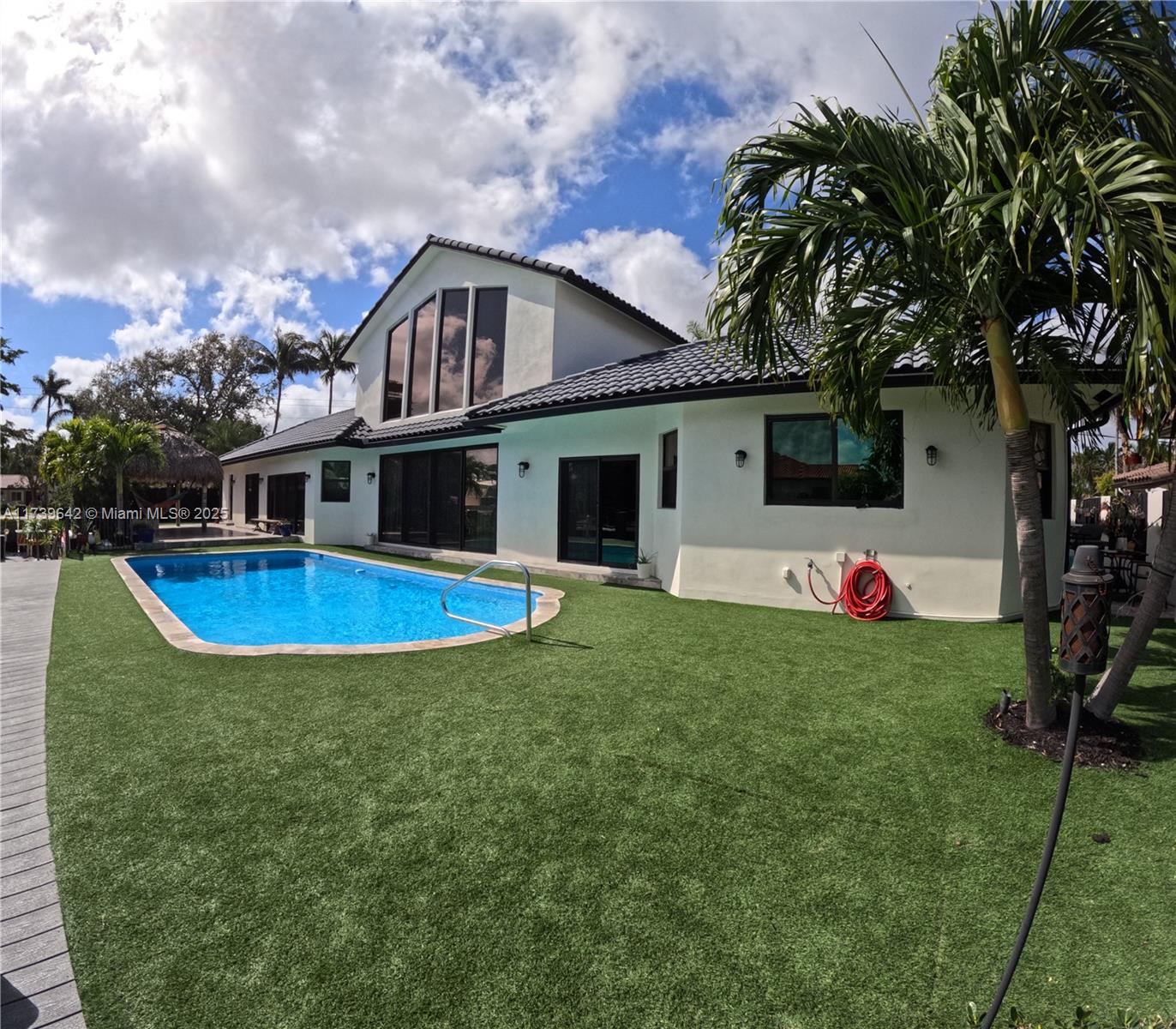 VENETIAN ISLES 2ND SEC - Residential