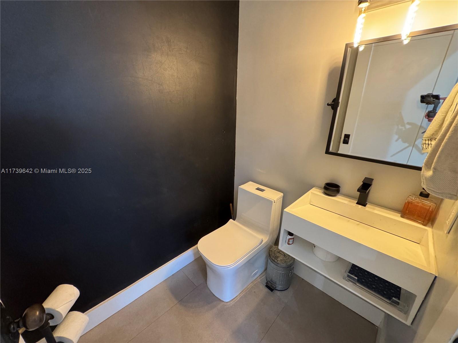 VENETIAN ISLES 2ND SEC - Residential