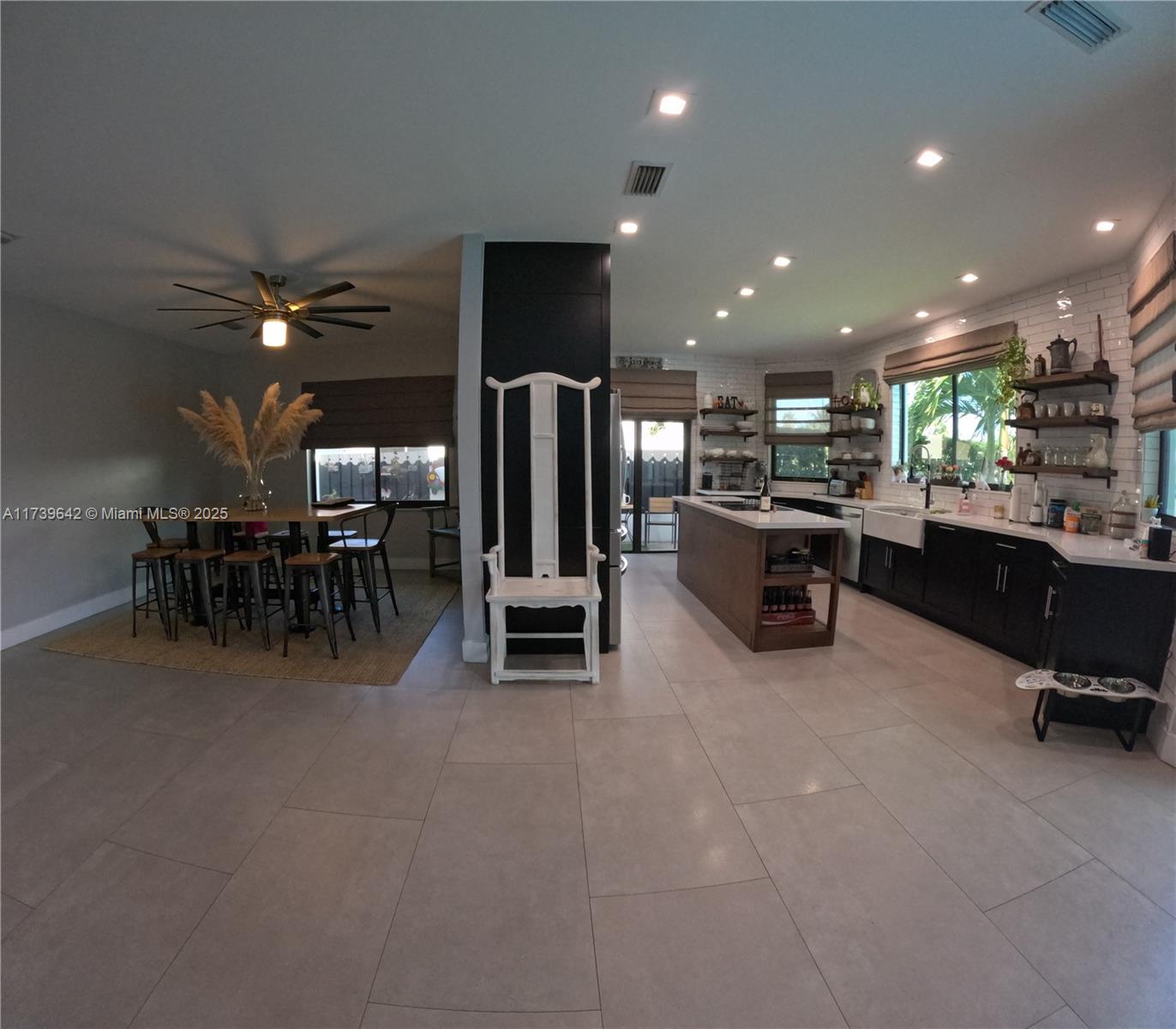 VENETIAN ISLES 2ND SEC - Residential