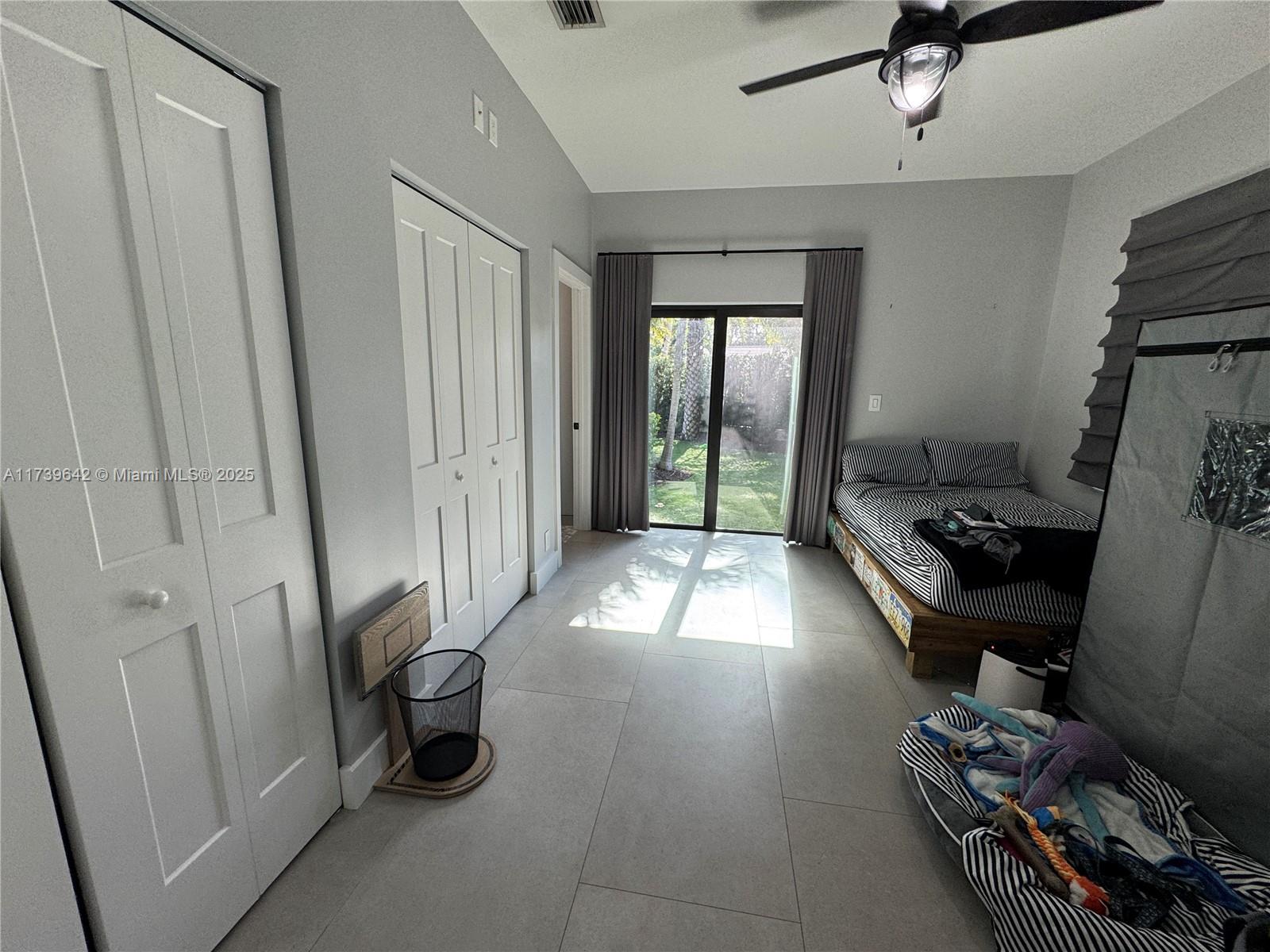 VENETIAN ISLES 2ND SEC - Residential