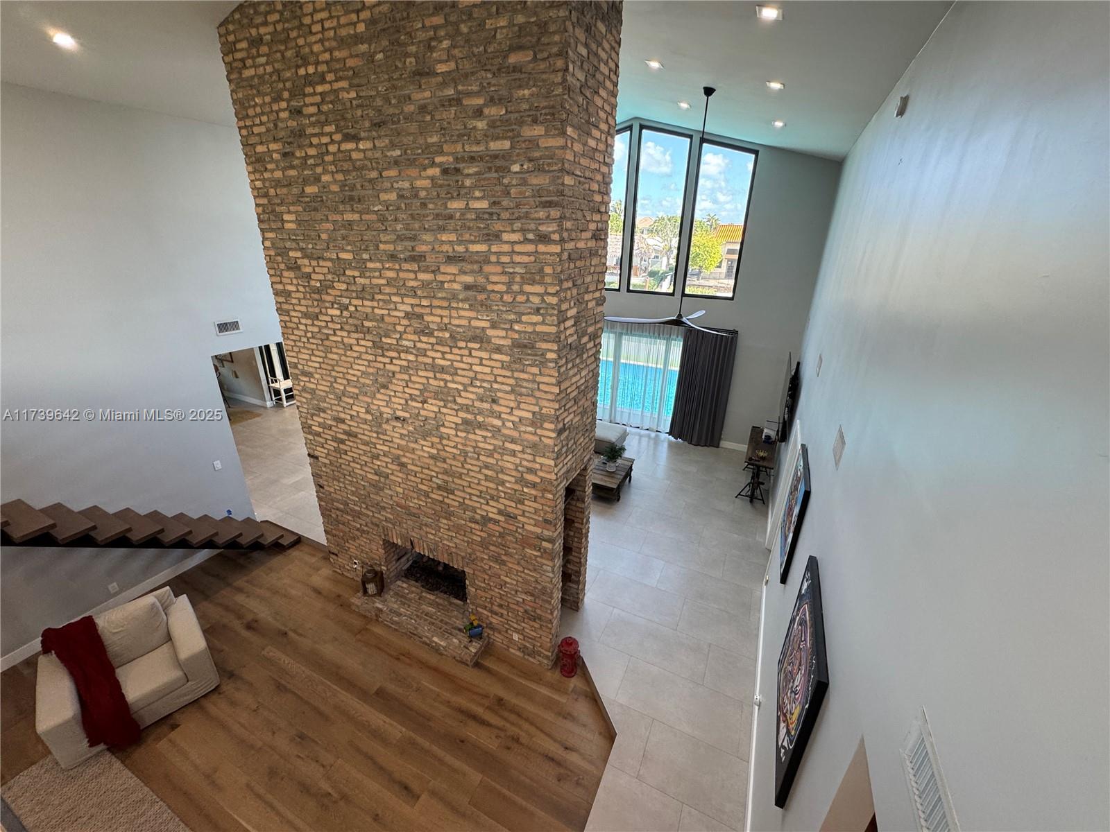 VENETIAN ISLES 2ND SEC - Residential