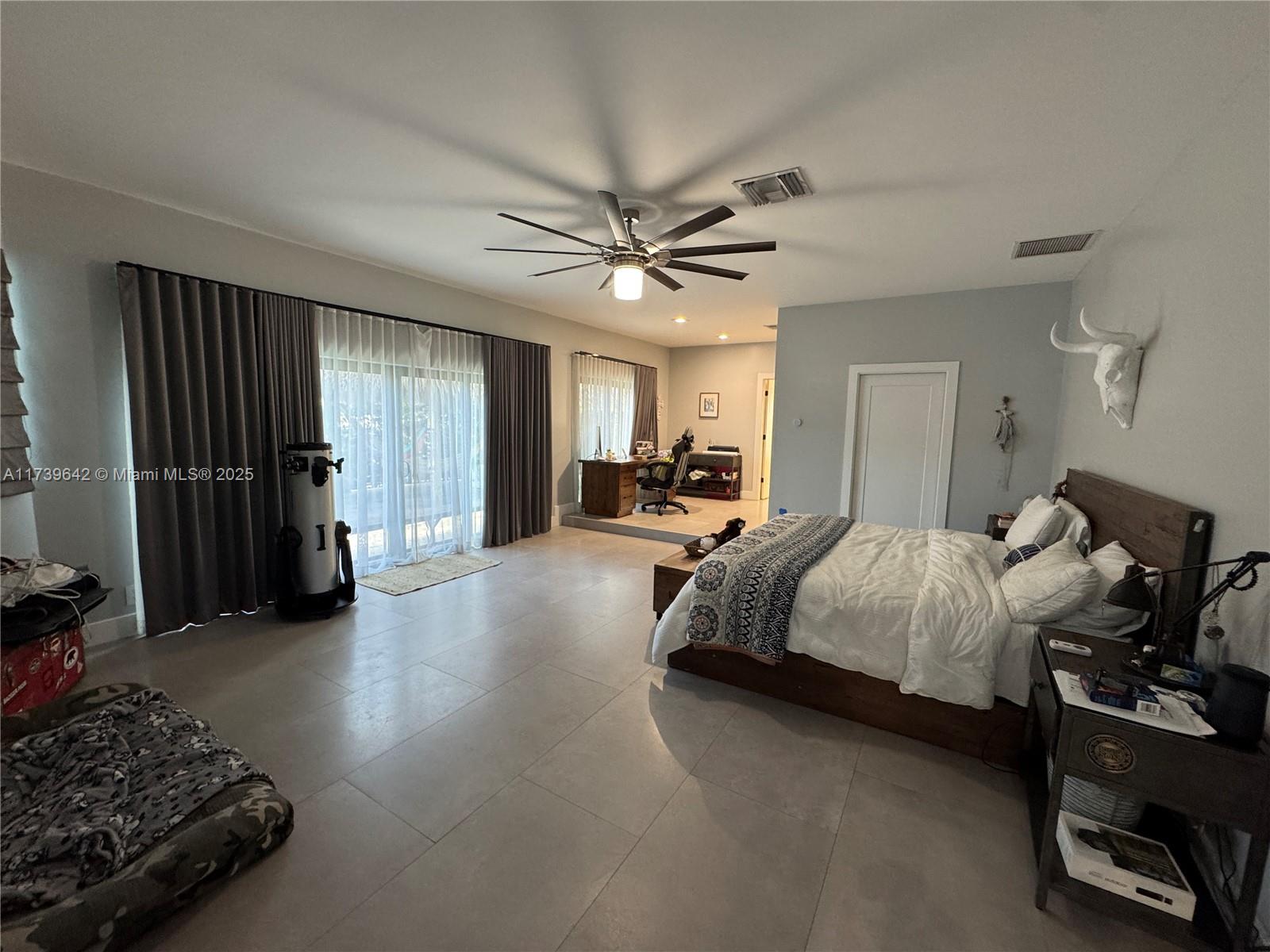 VENETIAN ISLES 2ND SEC - Residential