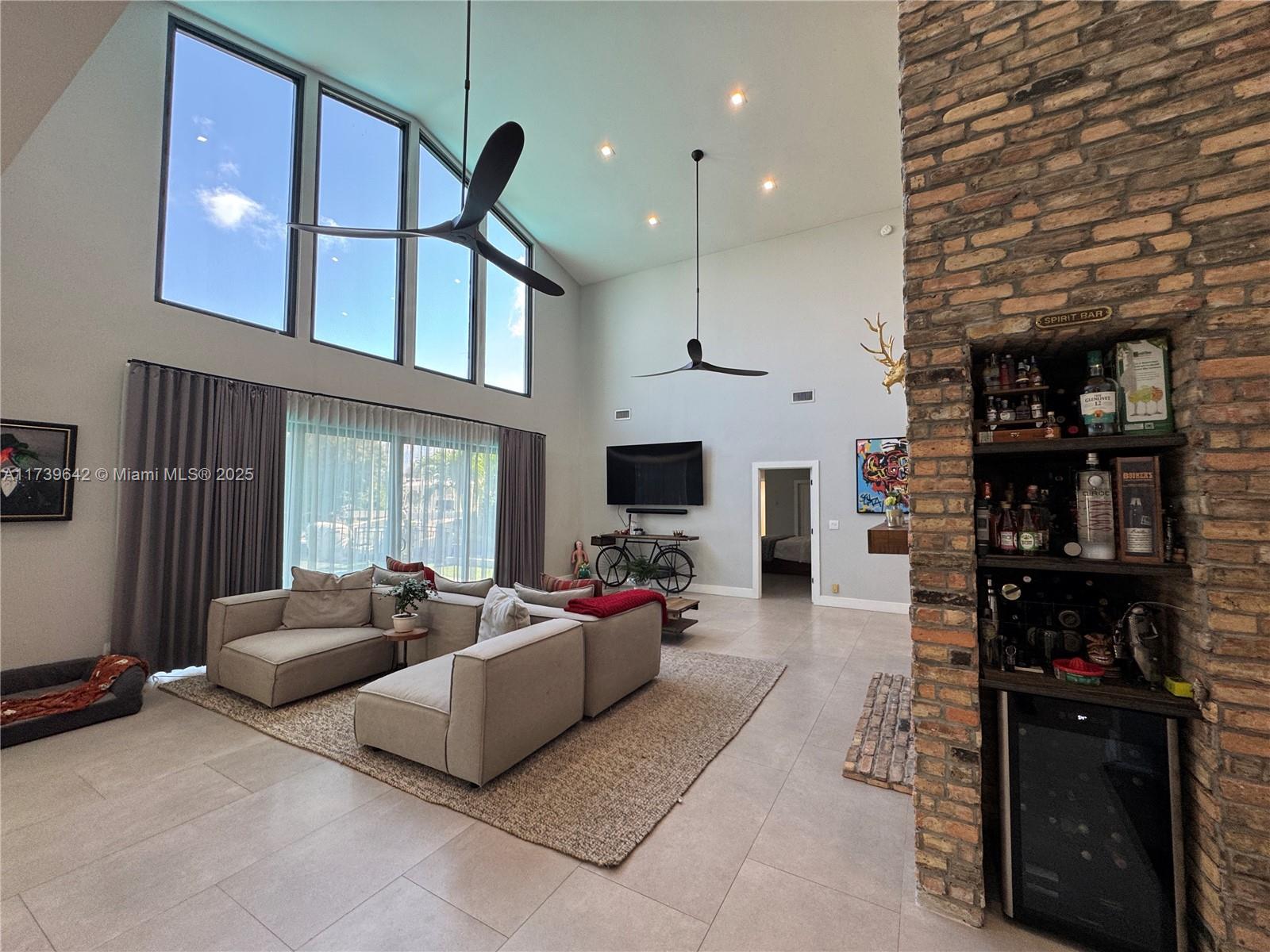 VENETIAN ISLES 2ND SEC - Residential