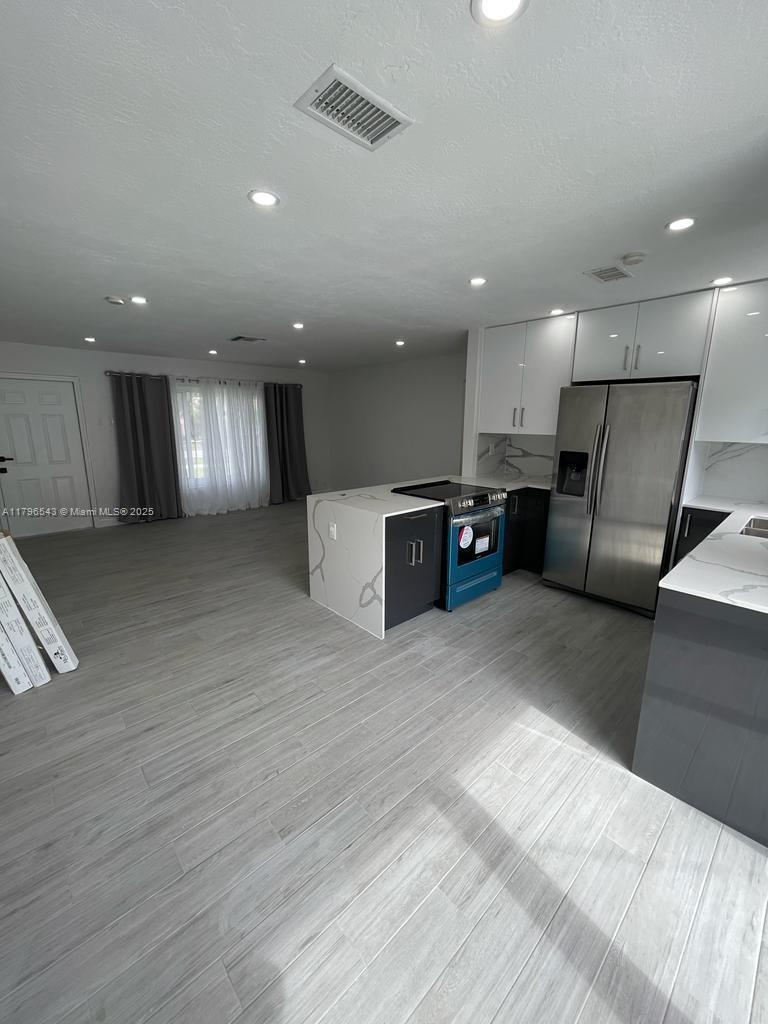 GULFSTREAM ESTATES - Residential Lease