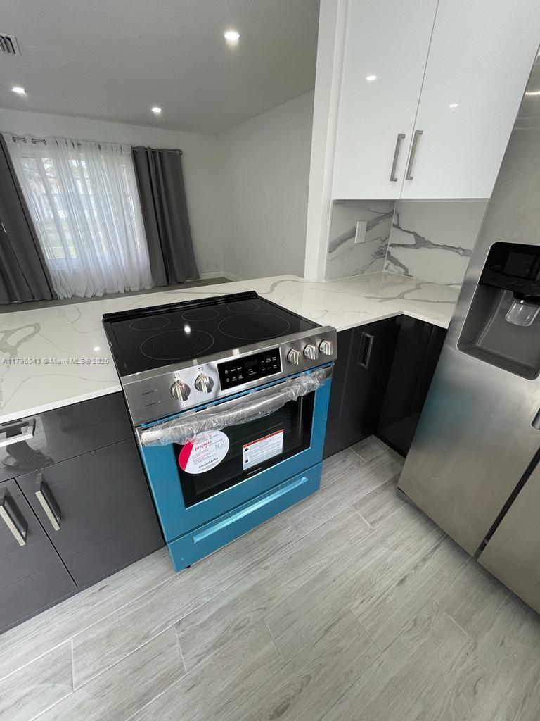 GULFSTREAM ESTATES - Residential Lease