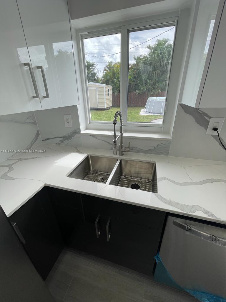 GULFSTREAM ESTATES - Residential Lease