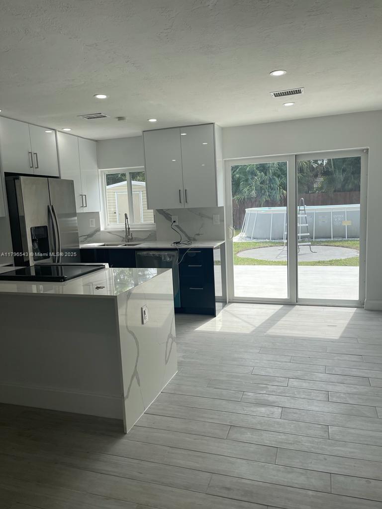 GULFSTREAM ESTATES - Residential Lease