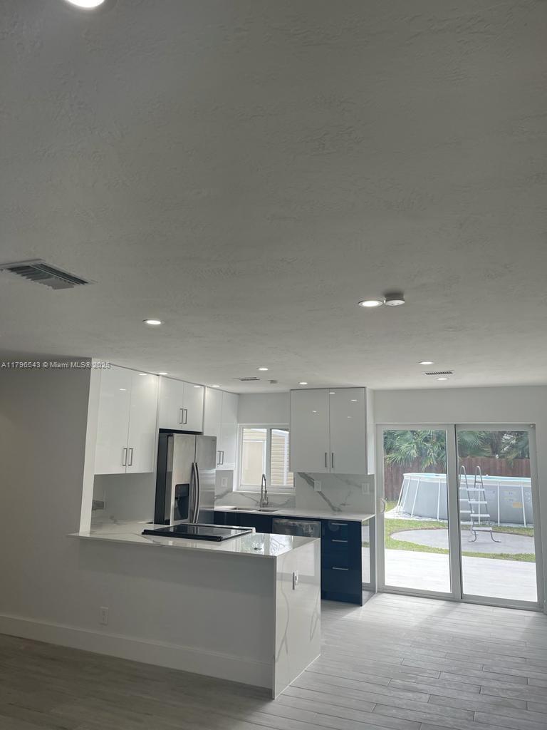 GULFSTREAM ESTATES - Residential Lease